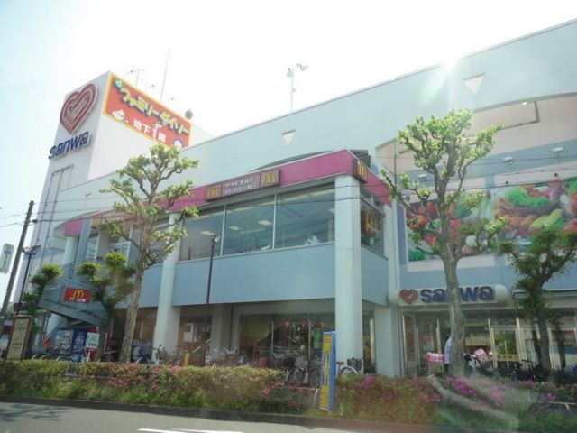 スーパー　三和（スーパー）まで600m