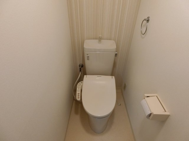 トイレ　温水洗浄便座