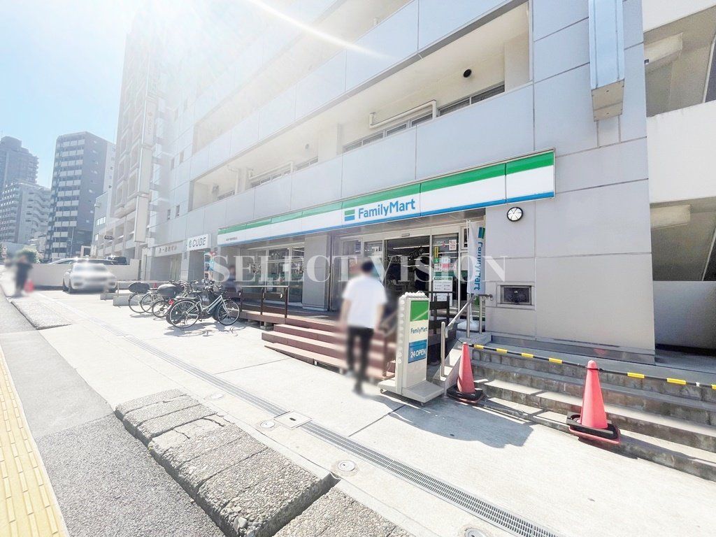 コンビニ　ファミリーマート 新宿戸塚警察署前店（コンビニ）まで120m