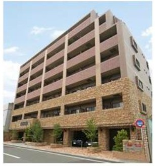 建物外観　落ち着いた印象を与えるマンションです。