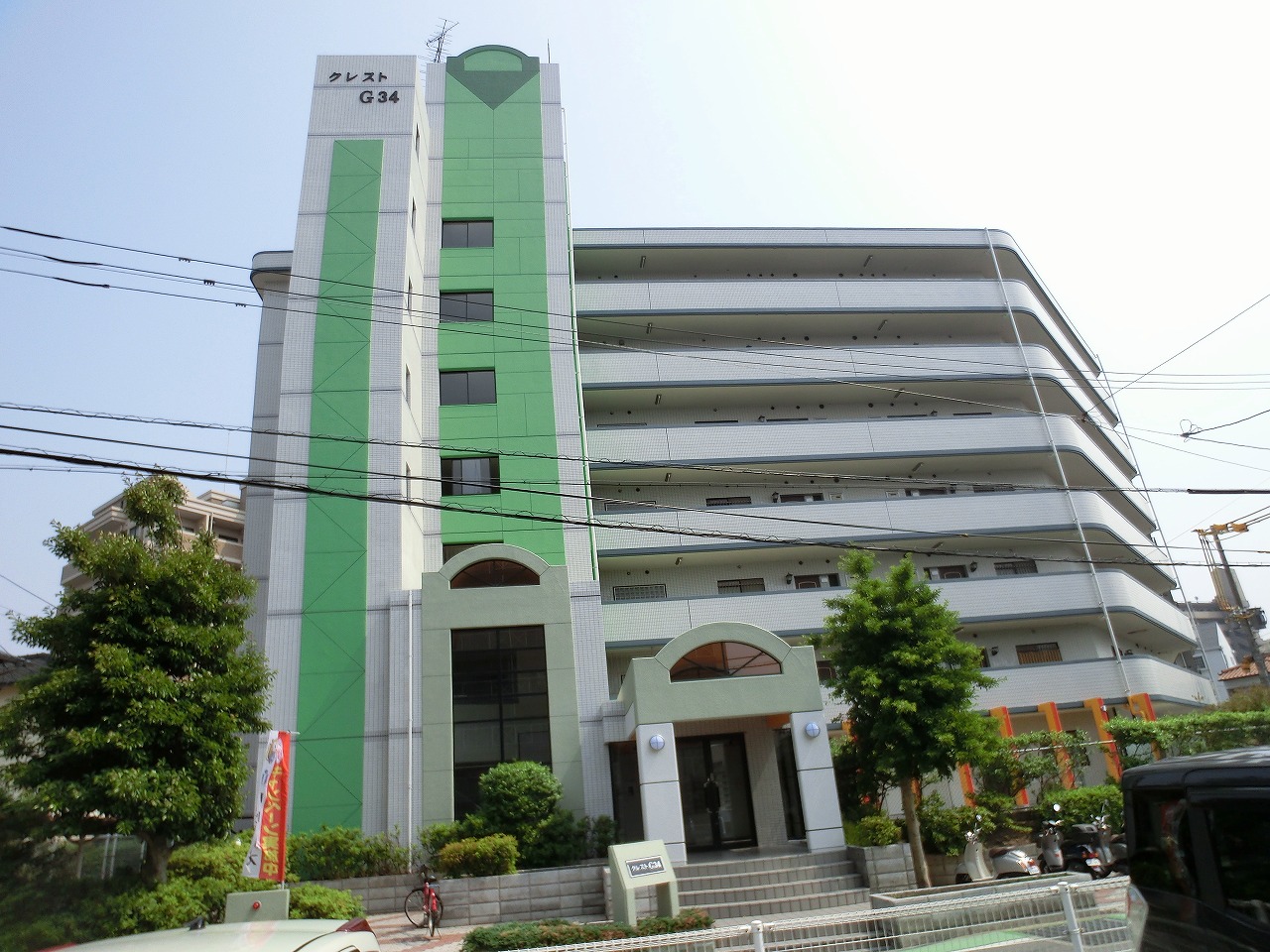建物外観　Ｈ２８．５月に全体改装。植栽に囲まれた緑あふれるマンションで