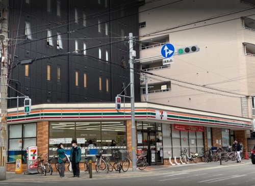 コンビニ　セブン-イレブン 四ツ橋南堀江店（コンビニ）まで975m