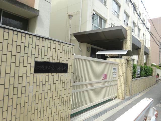 小学校　大阪市立鷺洲小学校（小学校）まで306m
