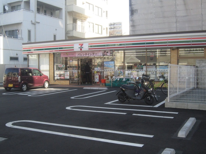 コンビニ　セブンイレブン明石町店（コンビニ）まで231m