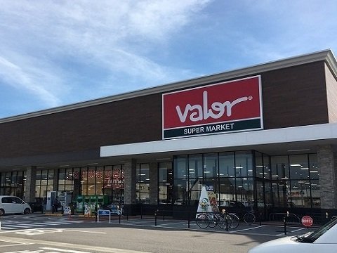 その他　バロー滑川店まで900m