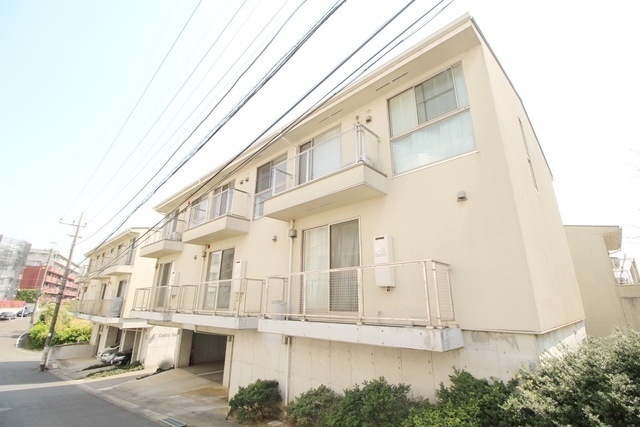 建物外観　閑静な住宅地