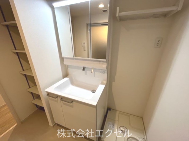 洗面設備　朝に便利な独立洗面台付き♪