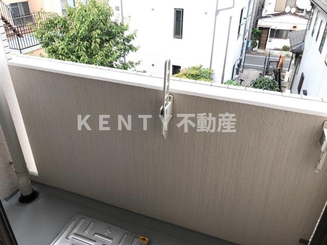 バルコニー　暖かな日差しのふりそそぐバルコニー