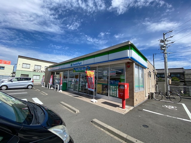 コンビニ　ファミリーマート（コンビニ）まで484m