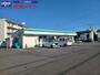 コンビニ　ファミリーマート久居北口店（コンビニ）まで425m