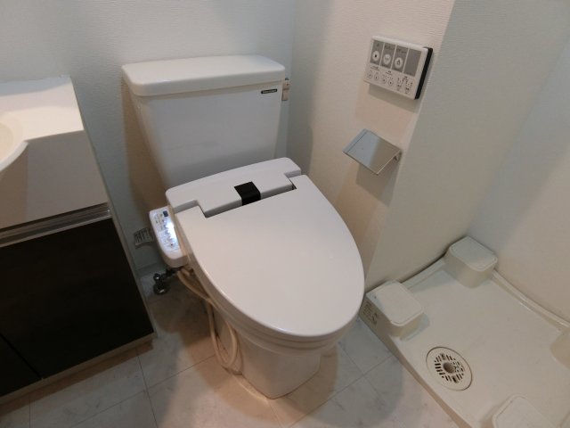 トイレ　他のお部屋の参考写真となります。