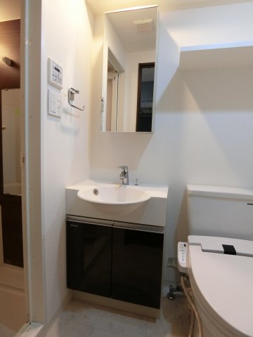 洗面設備　他のお部屋の参考写真となります。