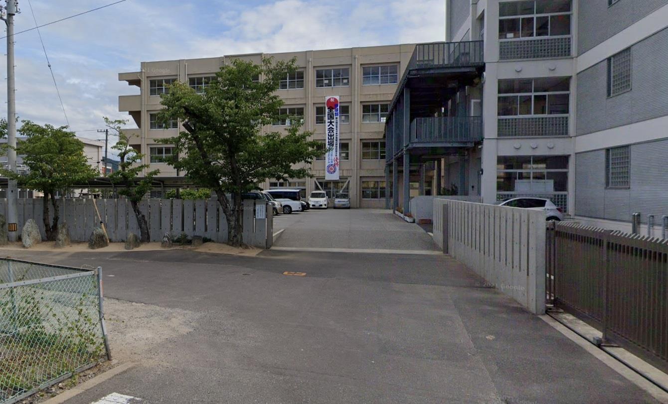 中学校　高松市立屋島中学校（中学校）まで726m