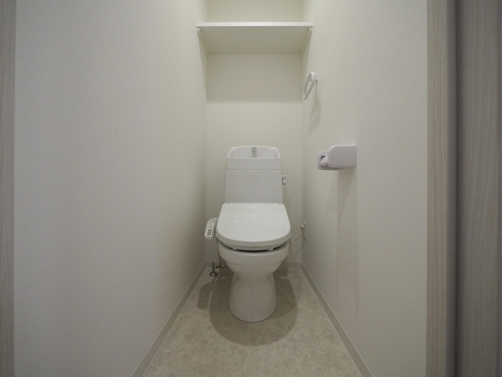 トイレ　落ち着いた色調のトイレです