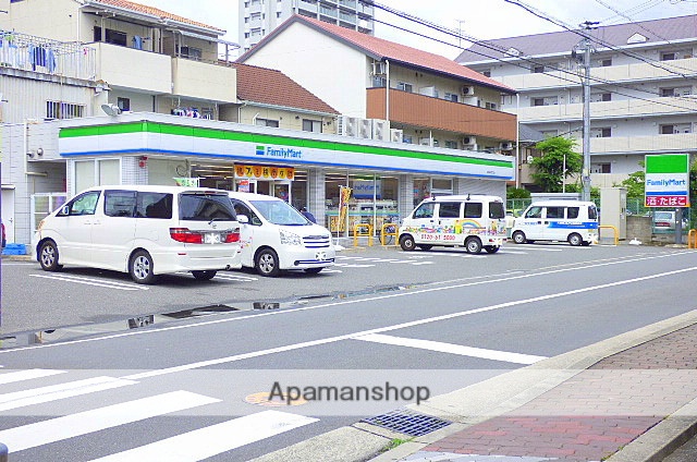 コンビニ　ファミリーマート（コンビニ）まで620m