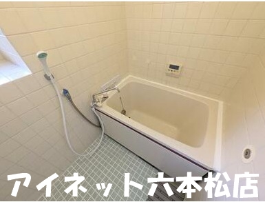 バス・シャワールーム　1日の疲れを流しましょう。