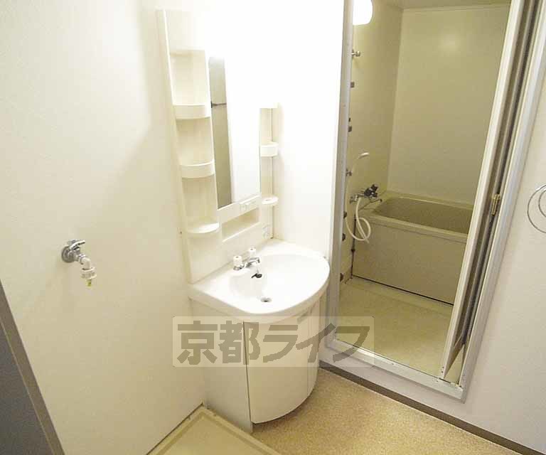 洗面設備　朝の支度はこちらでどうぞ