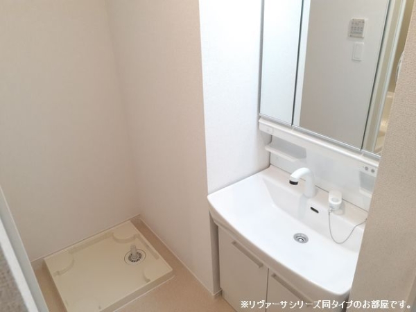 洗面設備　※参考写真　同建築メーカー施工の同間取完成他物件のものです。
