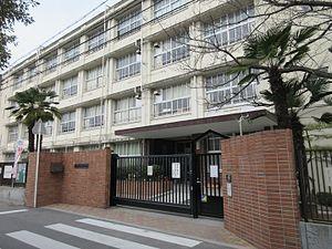 小学校　大阪市立瓜破北小学校（小学校）まで442m