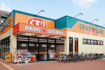 ドラックストア　ドラッグセガミ巽北店（ドラッグストア）まで751m