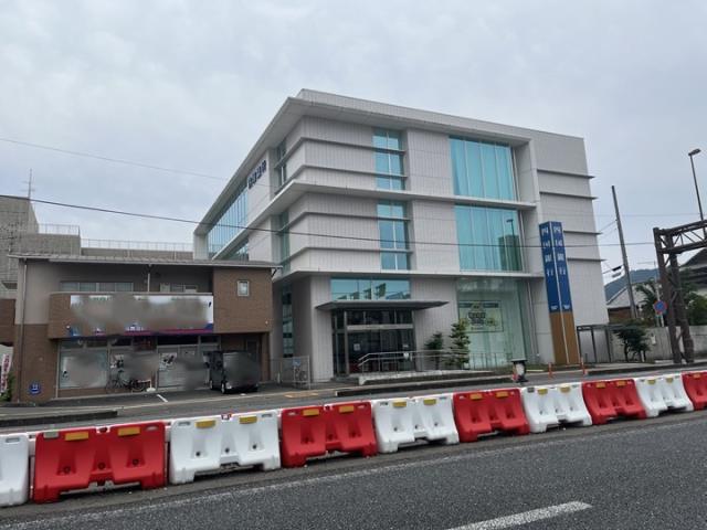 銀行　四国銀行潮江支店（銀行）まで402m