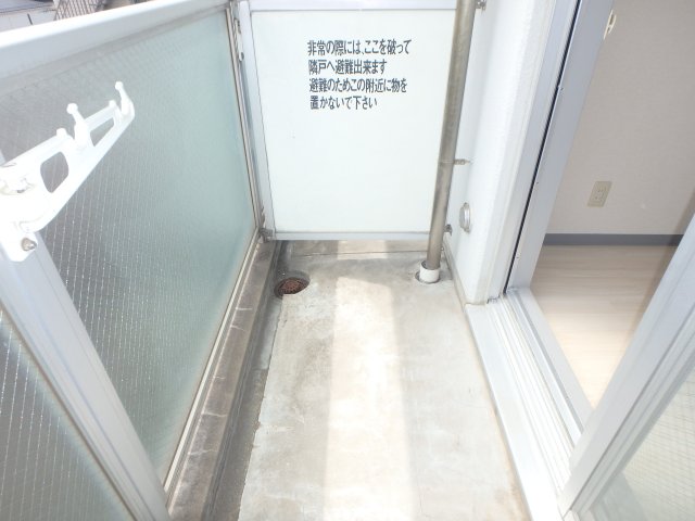 バルコニー　他のお部屋の参考写真となります。