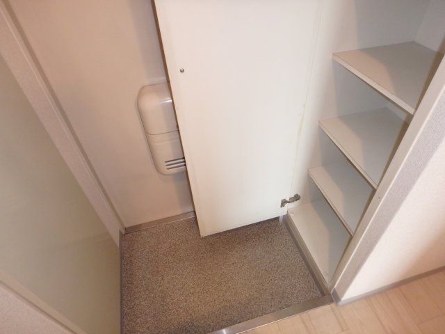 玄関　他のお部屋の参考写真となります。