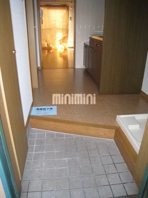 玄関　広々とした玄関です。