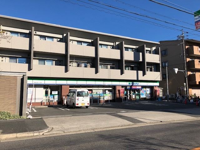 コンビニ　ファミリーマート（コンビニ）まで200m