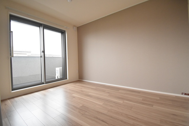 その他部屋・スペース　南向きで明るいお部屋！暖かな日差しが入ります♪