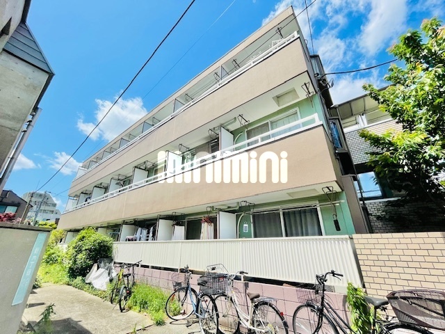 建物外観　閑静な住宅街に佇んでいます