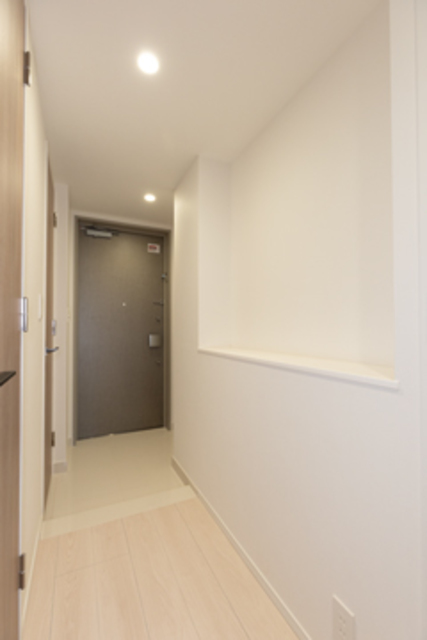 玄関　写真は同タイプ住戸です。
