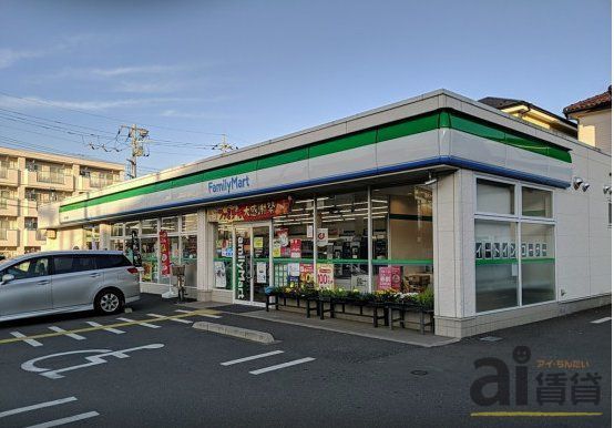 コンビニ　ファミリーマート坂戸花影町店（コンビニ）まで200m