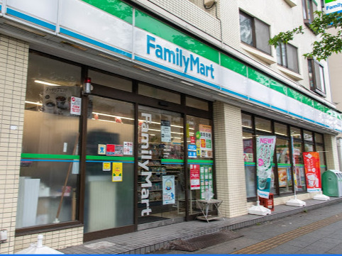 コンビニ　ファミリーマート 練馬北町店（コンビニ）まで676m