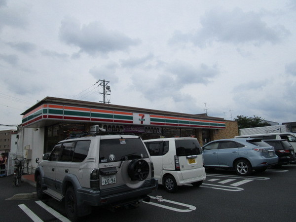 コンビニ　セブンイレブン草津野路店（コンビニ）まで221m