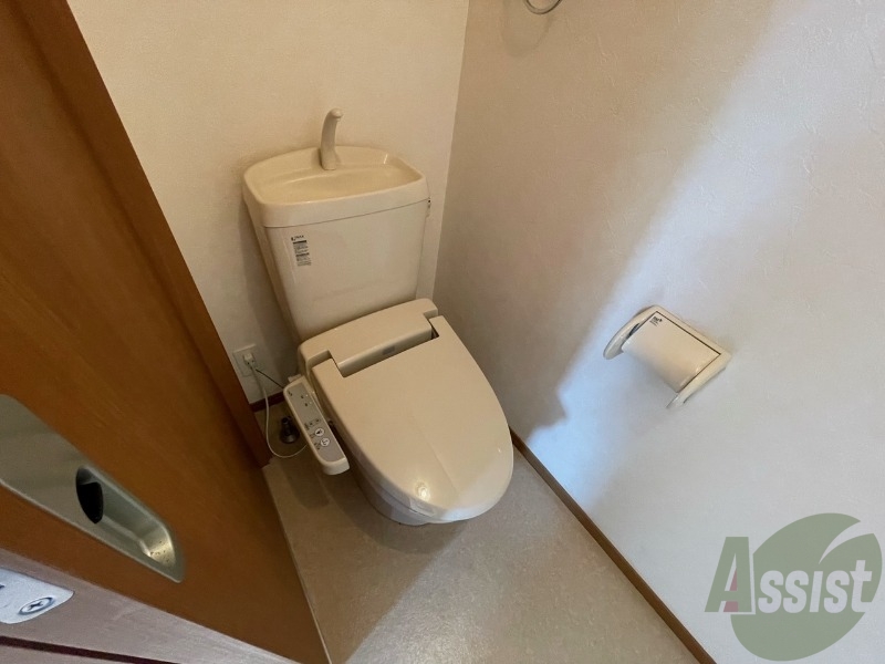 トイレ　こちらはトイレになります。ウォシュレット付いています。