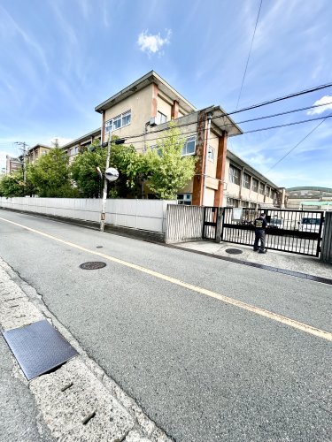 小学校　寝屋川市立寝屋川西小学校（小学校）まで941m