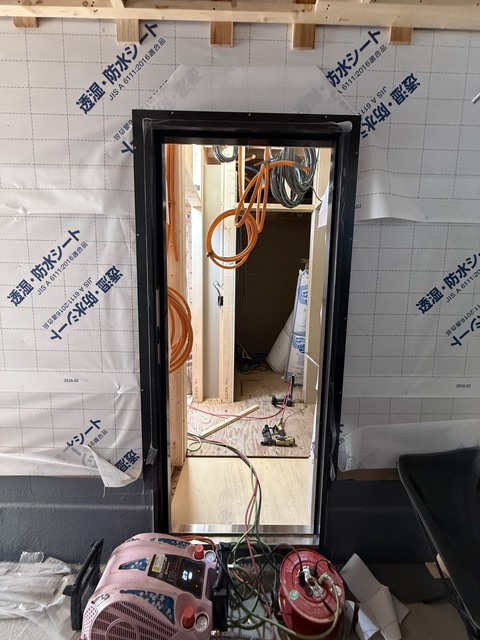 玄関　建築中になります。