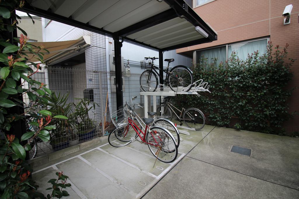 その他共有部分　駐輪場およびバイク置場を撮影
