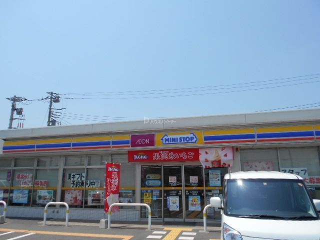 コンビニ　ミニストップ三郷幸房店（コンビニ）まで480m