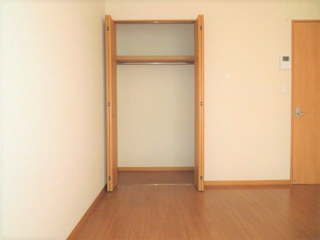 収納　【洋室】クローゼット