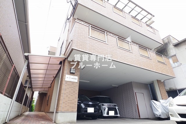 建物外観　鉄骨造3階建て！
