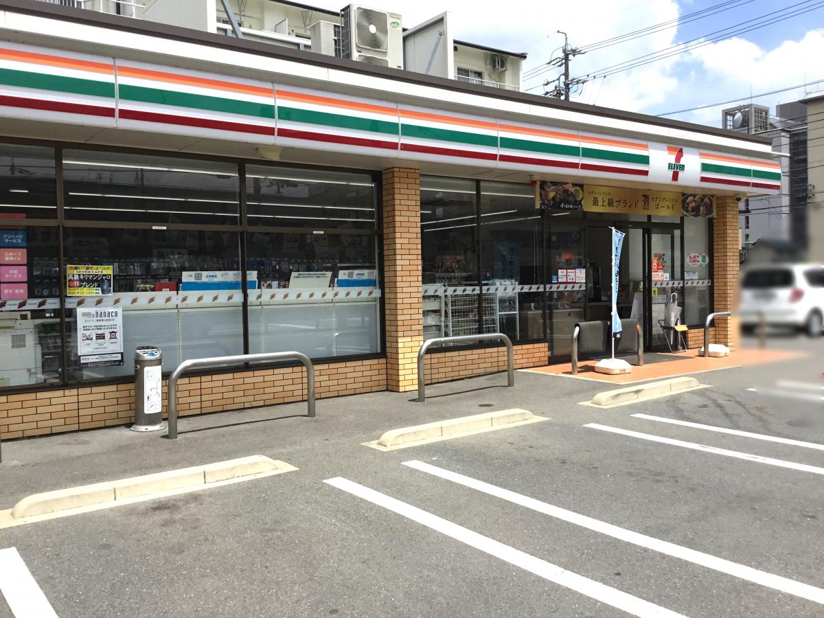 コンビニ　セブンイレブン岩倉駅西店（コンビニ）まで304m