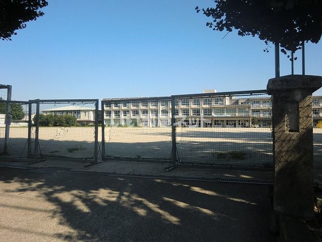 小学校　美濃加茂市立太田小学校（小学校）まで564m