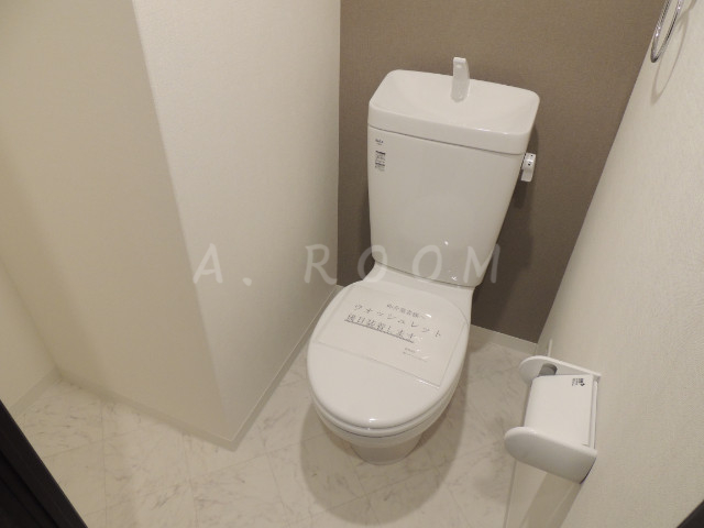 トイレ　シャワートイレ付