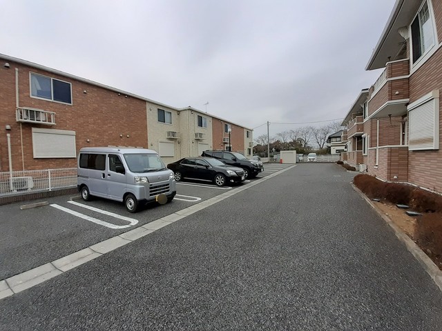 駐車場　舗装駐車場
