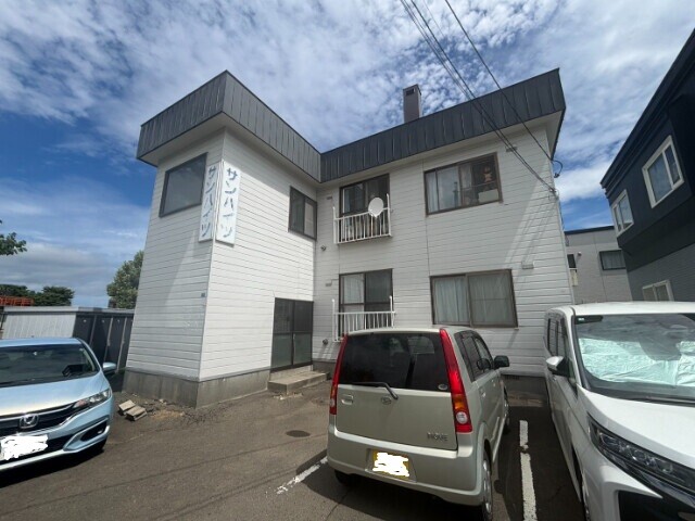 建物外観　木造２階建て♪