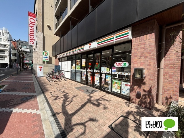 コンビニ　セブンイレブン高円寺駅北口店（コンビニ）まで55m