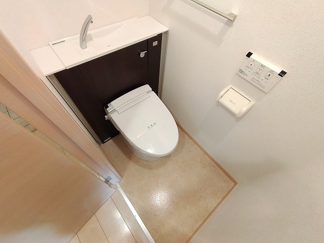 トイレ　タンクレスウォッシュレット付トイレ