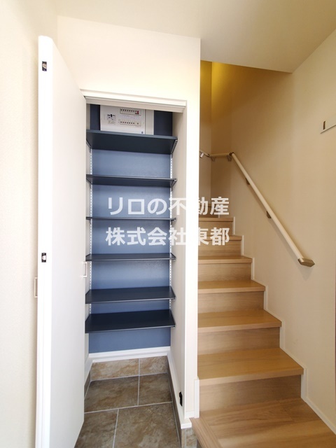 玄関　マルチシューズクロークで靴類もたっぷり収納♪